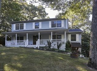 36 Hampton Rd, Hewitt, NJ 07421
