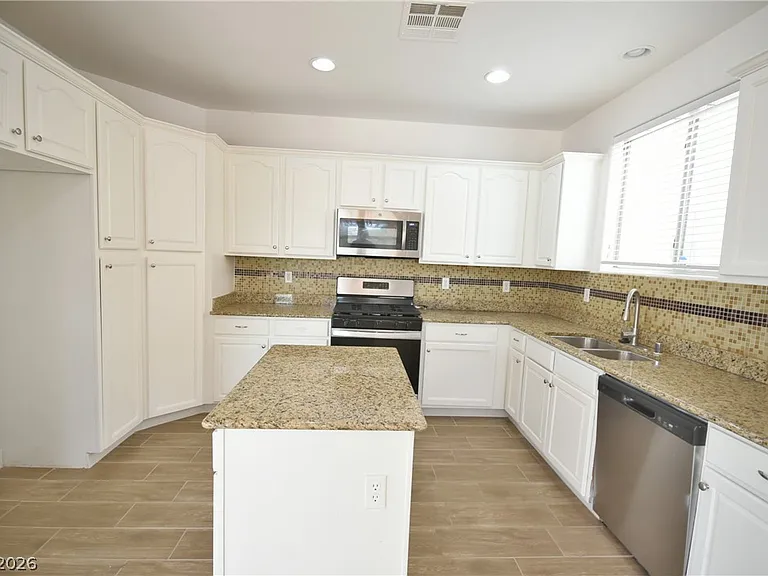 681 Summit Valley Ln — Photo 12