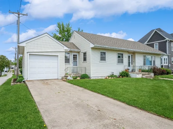 404 3rd St, Keystone, IA 52249