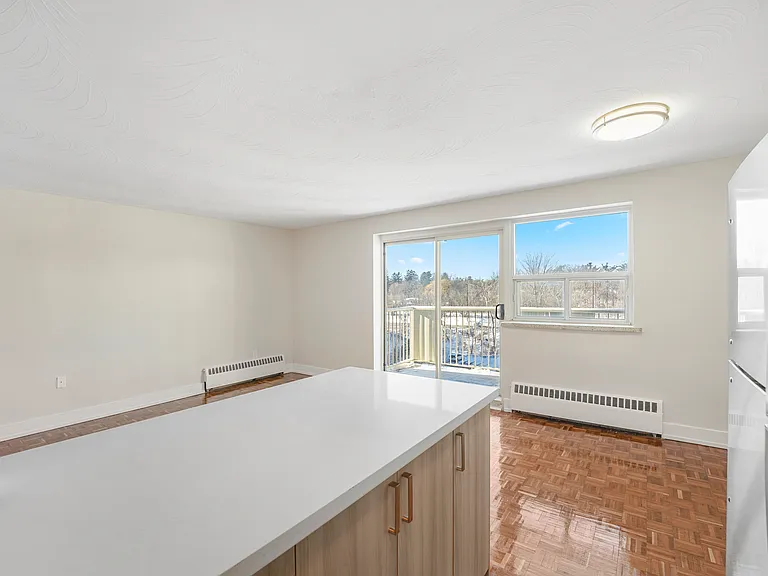 26 Park St E — Photo 6