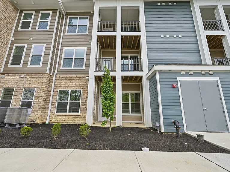 Flats at Sugar Run — Photo 30