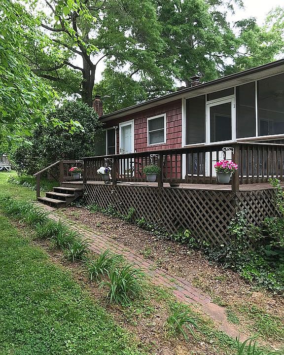 2nd image of 147 Whitman Cir