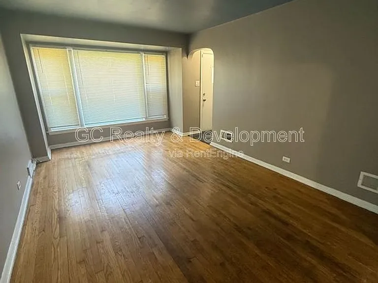 9552 S Greenwood Ave — Photo 3