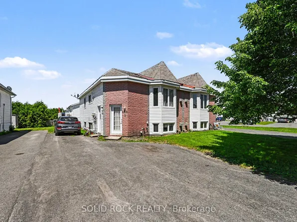 532 Mario St, Hawkesbury, ON K6A 3V4