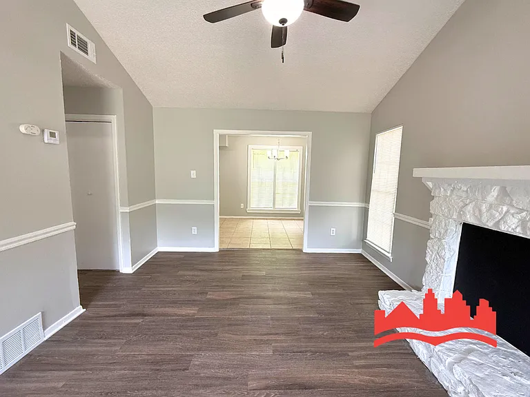 504 Elmfield Cv — Photo 8