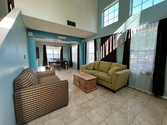 3rd image of 652 Avenida Pastoral NW