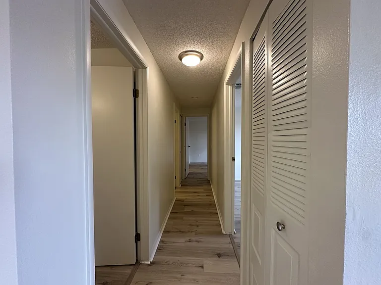 4022 Beaver Ln #1000H — Photo 11