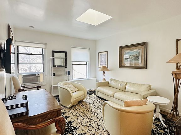3rd image of 302 E 30th St APT 3