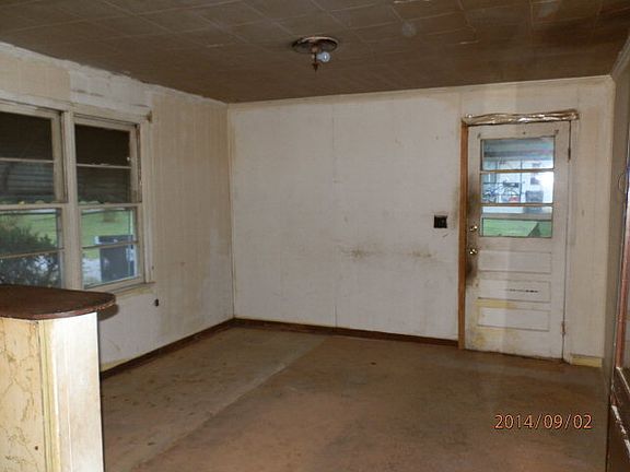 3rd image of 112 Vine St