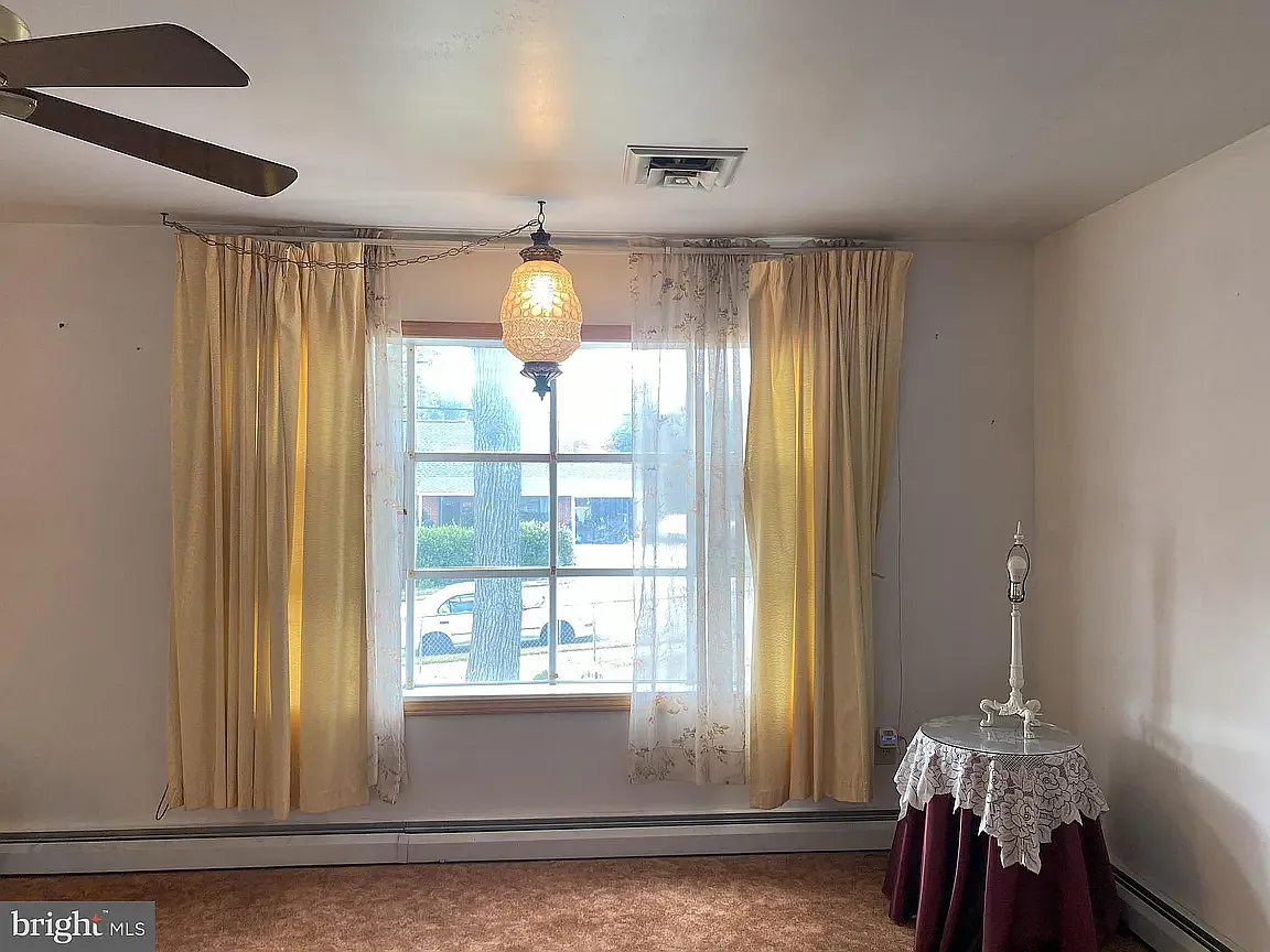3 bed, 2200 sqft, $2,700 — Photo 4