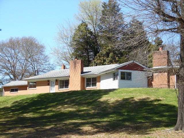 1st image of 148 Oakwood Pl