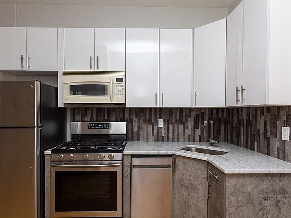 4th image of 197 Irving Ave #3A