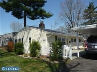 32 Morning Glory Ln, Levittown, PA