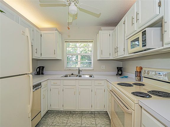 4th image of 17 Vista Palm Ln APT 201