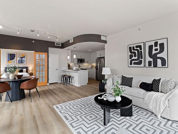 4th image of 38 N Almaden Blvd Unit 920