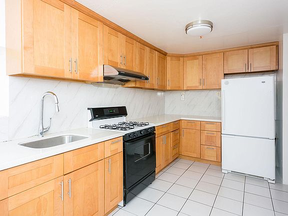5th image of 448 Bellevue Ave #3