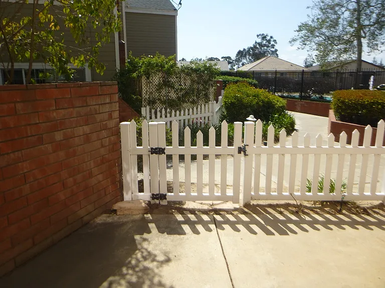 2435 Country Ln — Photo 20
