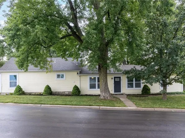 601 S Webster St, Spring Hill, KS 66083