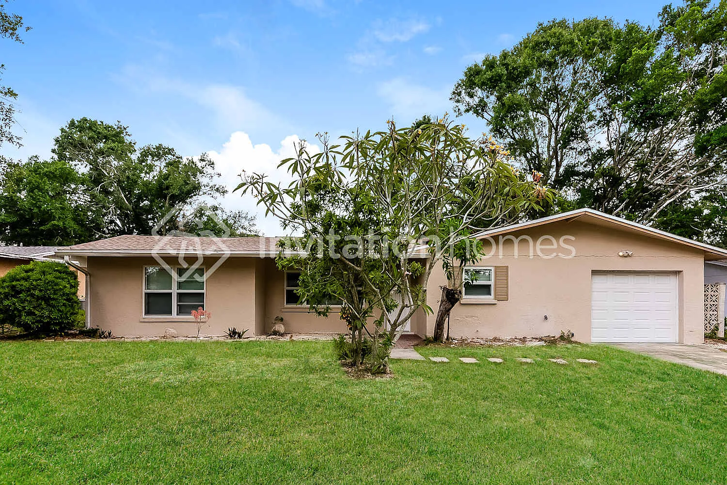 131 Adair Ave Sarasota, FL 34243 — Photo 1