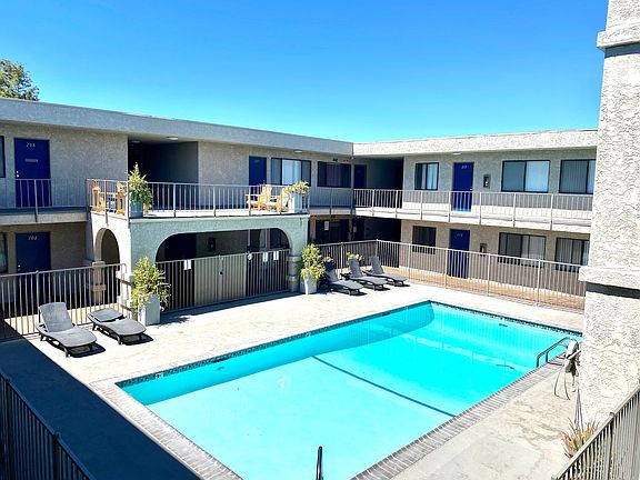 5th image of 15928 Vanowen St #207