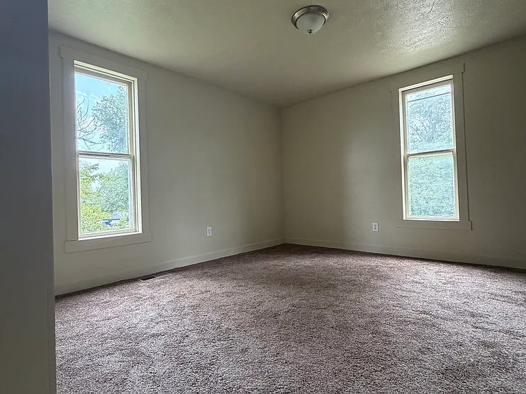 600 W Cave St — Photo 22