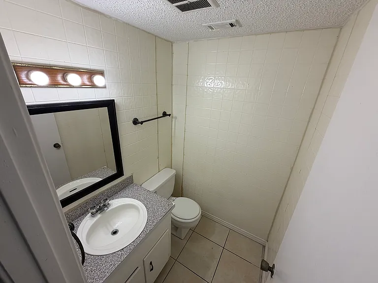 2107 Langley Ave — Photo 5