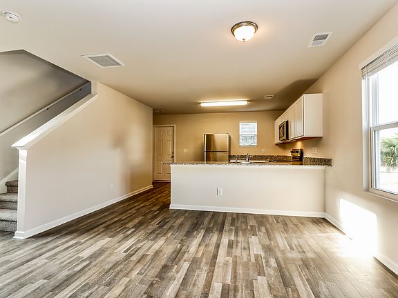 4th image of 4 Palmetto Breeze Cir