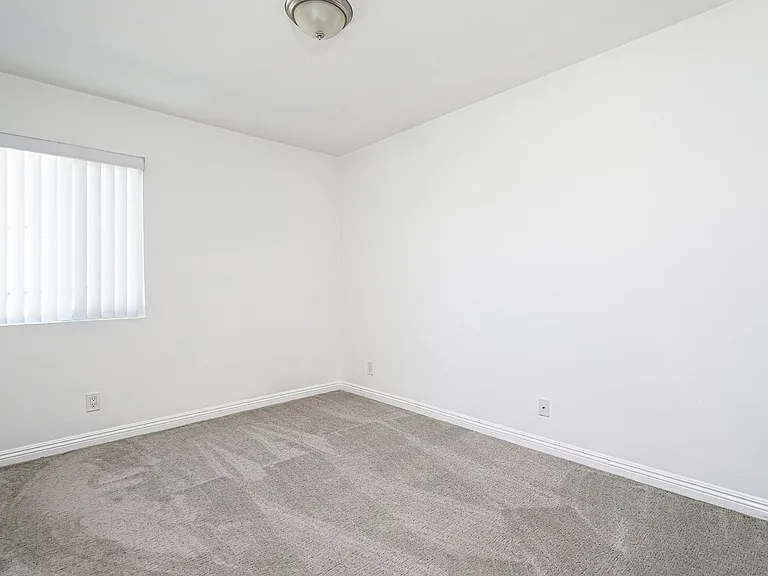 321 N Cedar St — Photo 14
