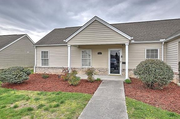 3rd image of 1559 Pine Cone Cir
