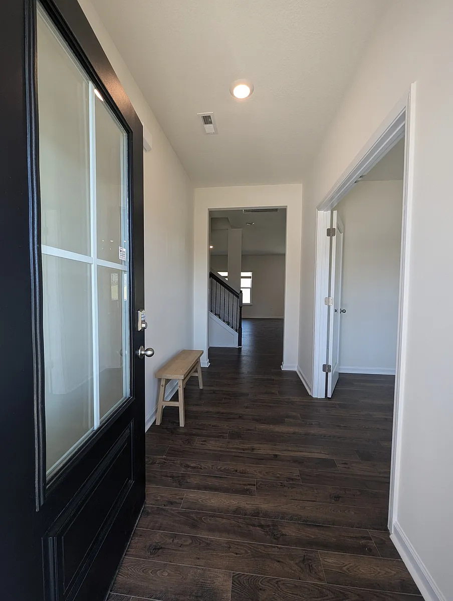 Hallway - 936 Utopia Ln