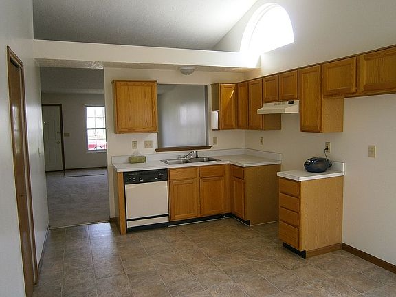 4th image of 281 Sorensen Dr