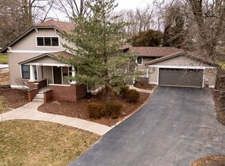 800 E Center St, Le Roy, IL