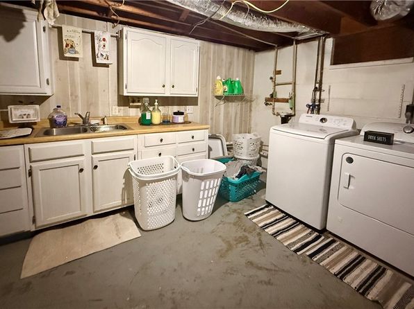 695 Shadow Hill Rd, Saint Marys, WV 26170
