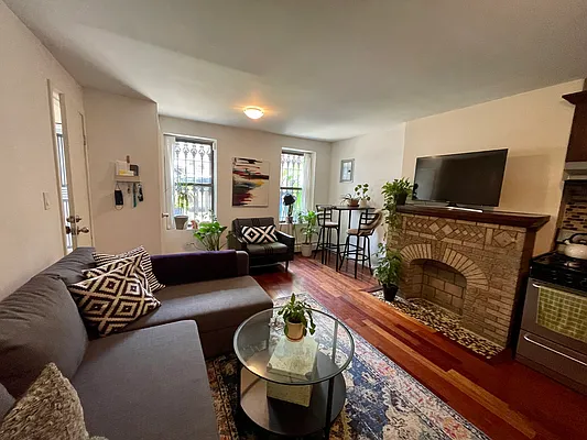 Rented by MySpaceNYC | media 14