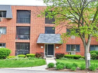 230 Duane St APT 1A, Glen Ellyn, IL