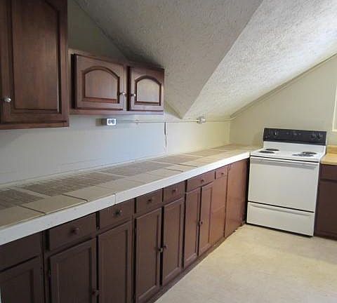 3rd image of 121 Woodlawn Dr APT 3
