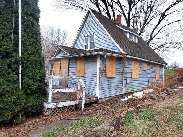 9 N F St, Albia, IA 52531