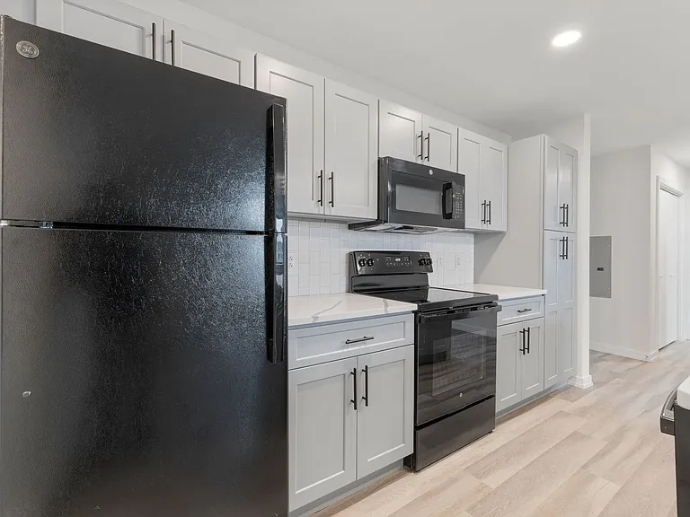 Altamont Apartments — Photo 59