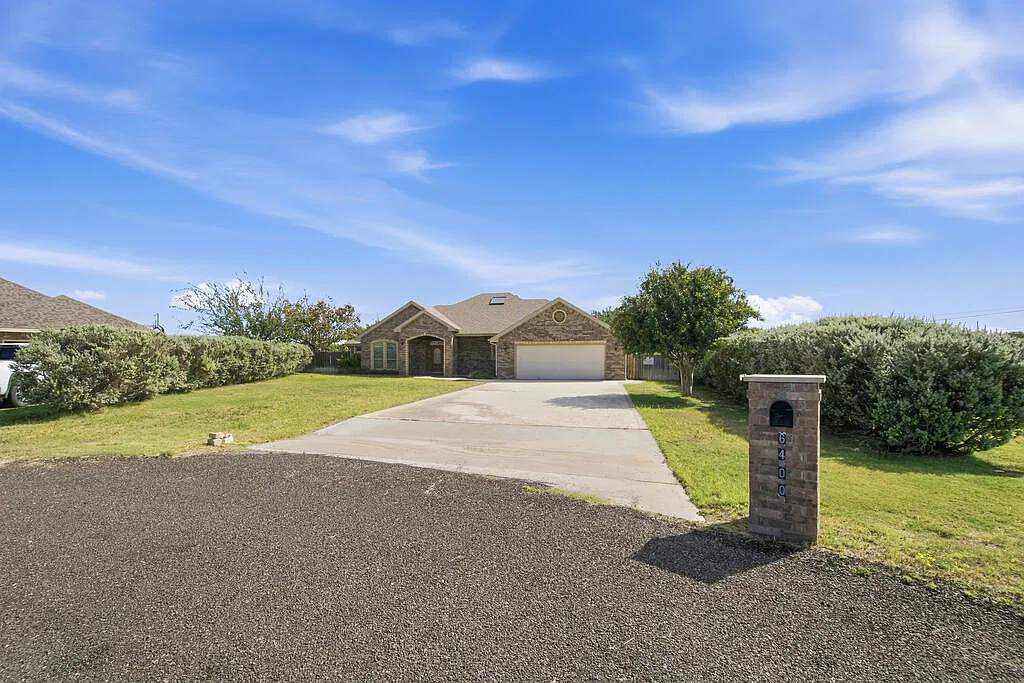 3 bed, 2.0 bath, 1828 sqft, $3,000 — Photo 2