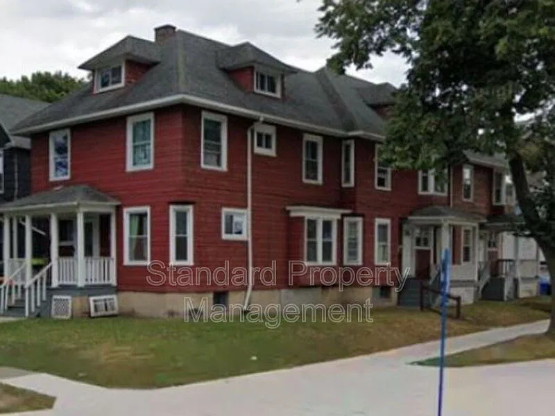 866 Dewey Ave