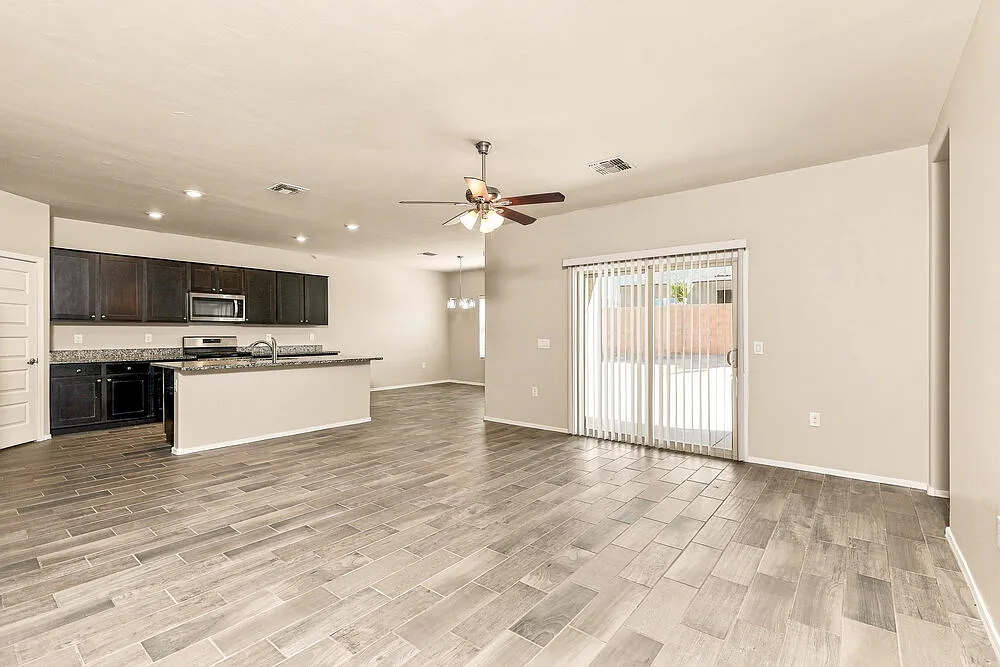 3 bed, 2.0 bath, 1793 sqft, $1,910 — Photo 4