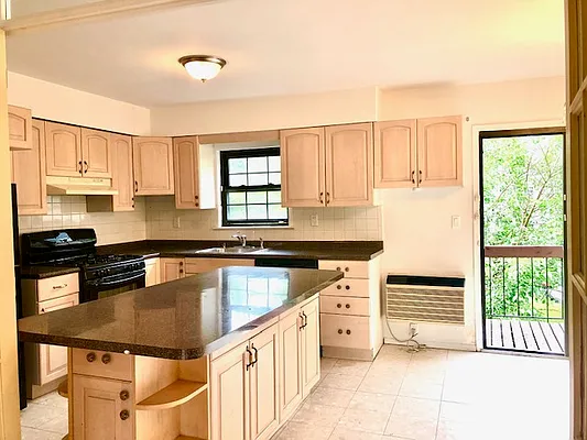 Sold by Eagle Realty Group New York | media 10