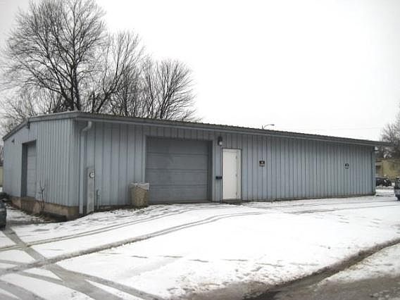 2nd image of 2411 Industrial St