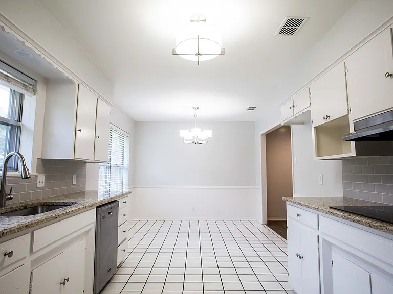 204 Baylor Dr — Photo 2