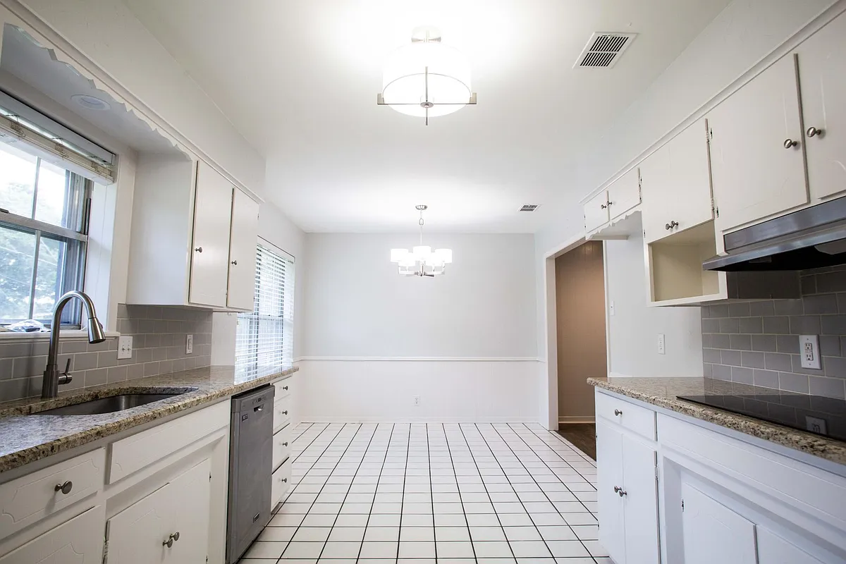 Building Photo - 204 Baylor Dr
