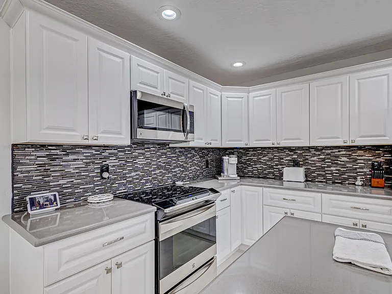 17 Selby Ln — Photo 21