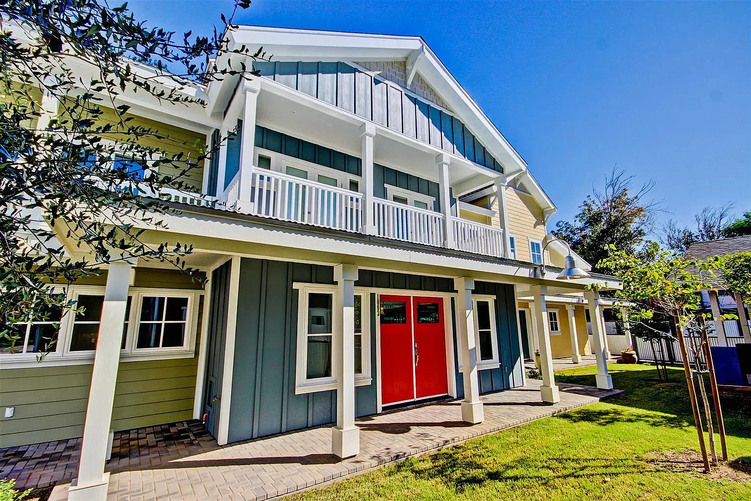 3 bed, 3.5 bath, 1985 sqft, $3,495 — Photo 1