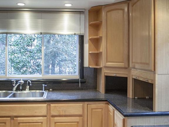 3rd image of 2815 Cortland Pl NW