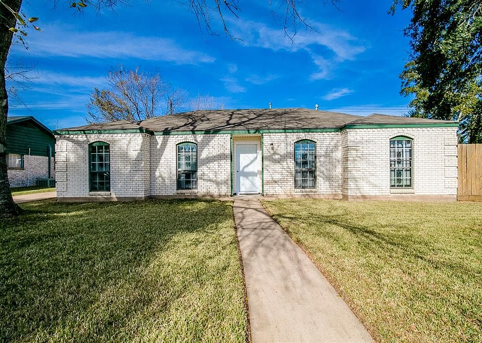 1st image of 8323 Gulfwood Ln