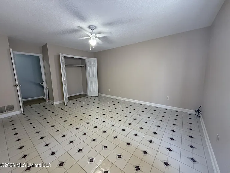 7090 Greenbriar Dr — Photo 16